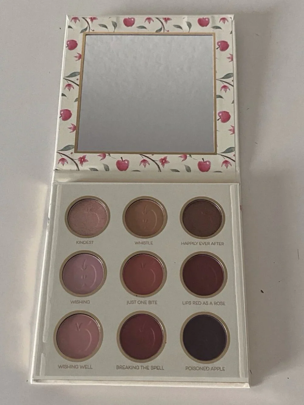 Taste Beauty Disney Snow White Eyeshadow Palette 9 Shades With Mirror NEW